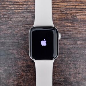 Apple Watch SE GPS 40mm Starlight